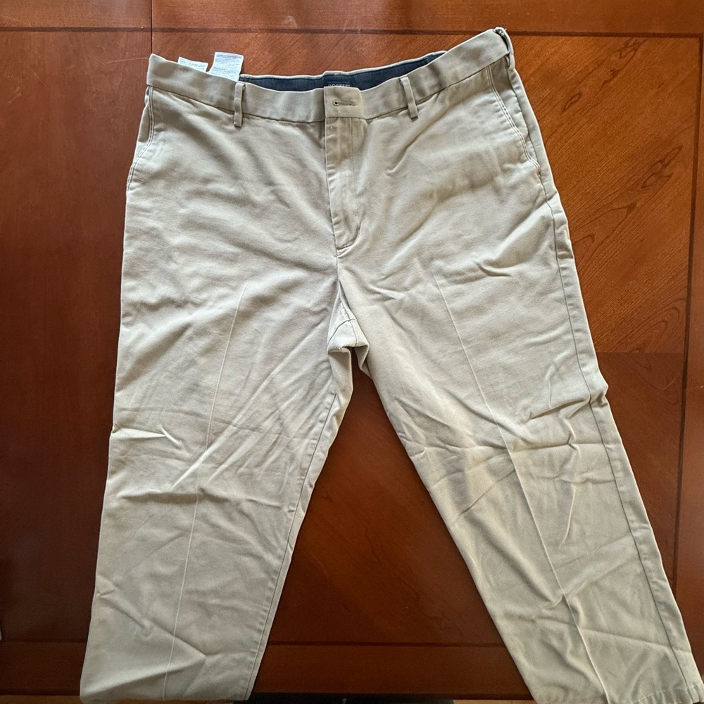 Dockers Relaxed Fit Khaki Pants (40x32)